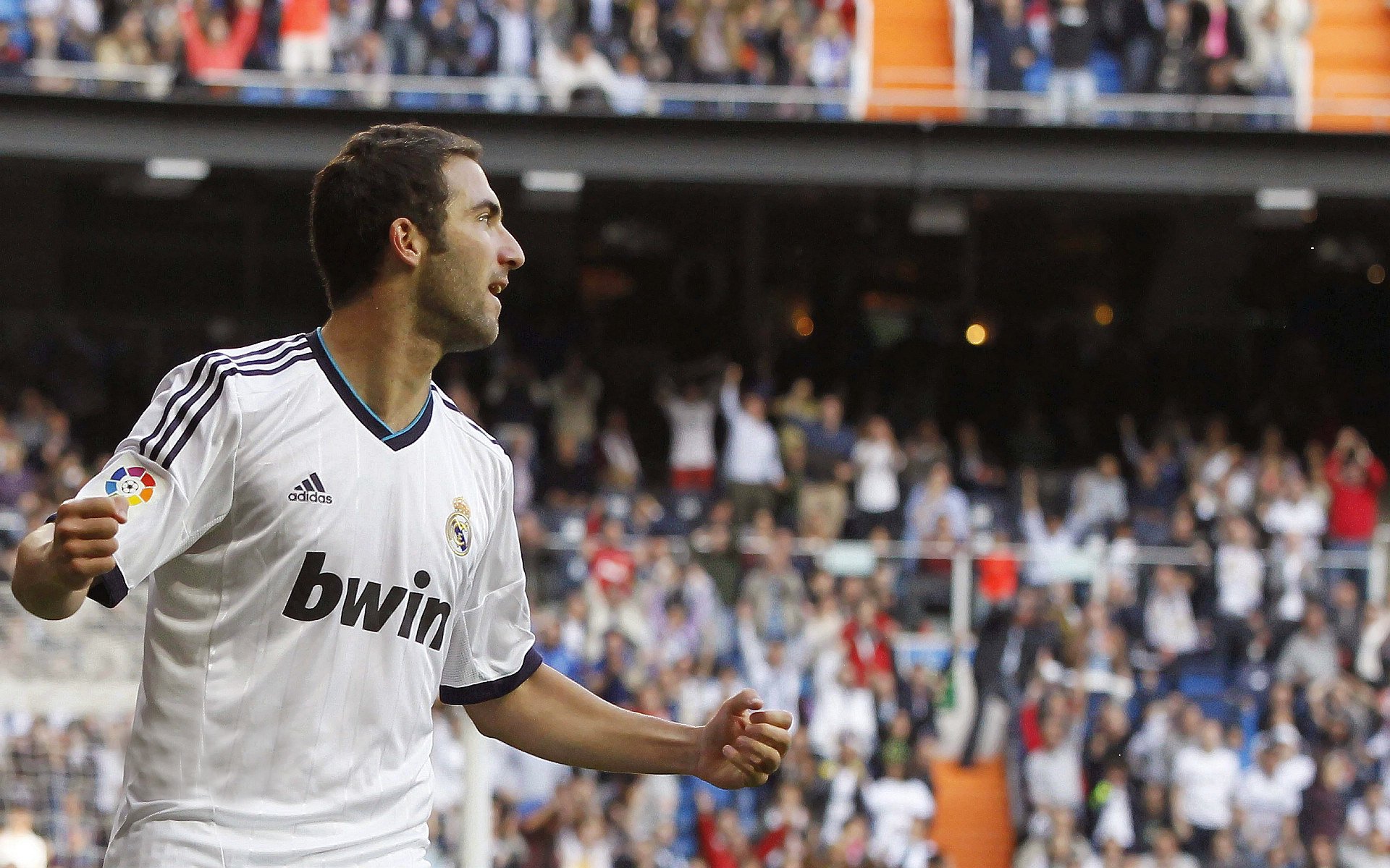 开云体育登录-西甲德比与雄鹿逆转，体育史诗中的宿命对决与意志胜利